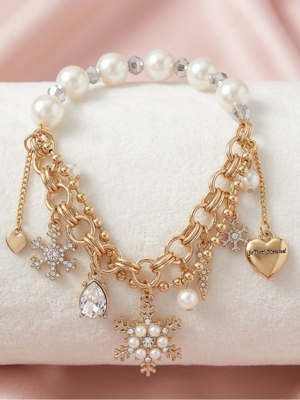 Betsey Johnson NWT Pearl Gold Tone Snowflake Heart Charm Stretch Bracelet Girly